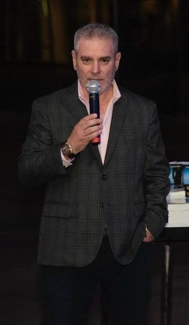 Aníbal Ballester en conferencia
